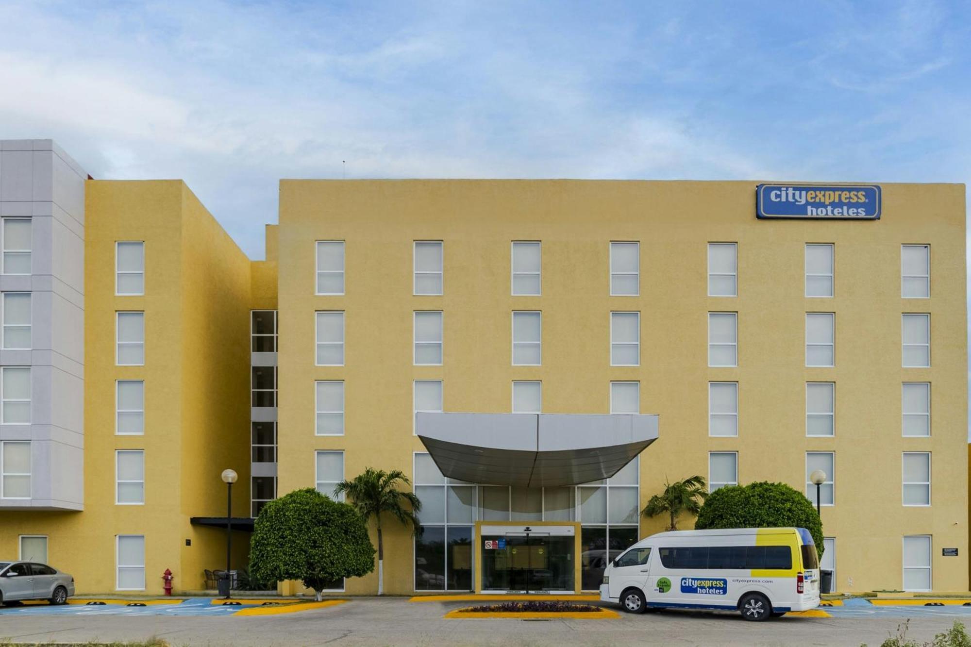 City Express By Marriott Salina Cruz Exterior photo